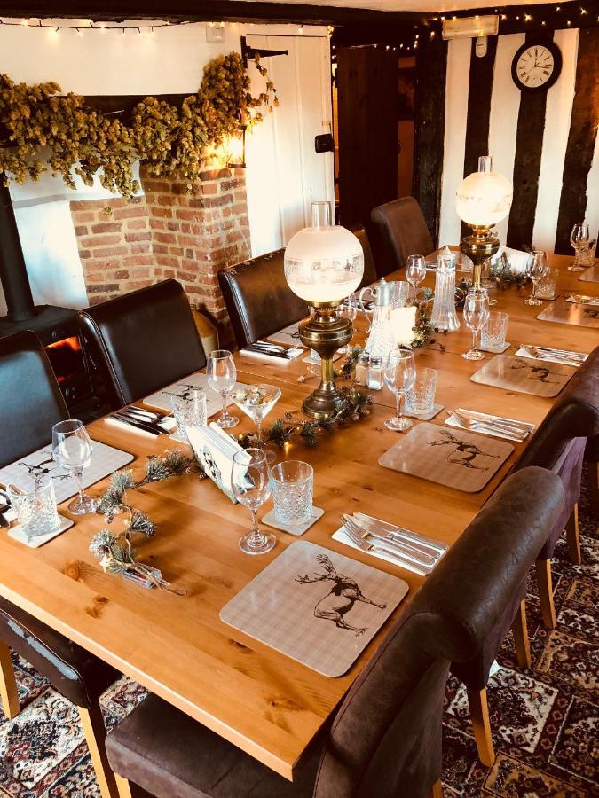 Bed and Breakfast The Black Pig Public House Staple Exteriér fotografie